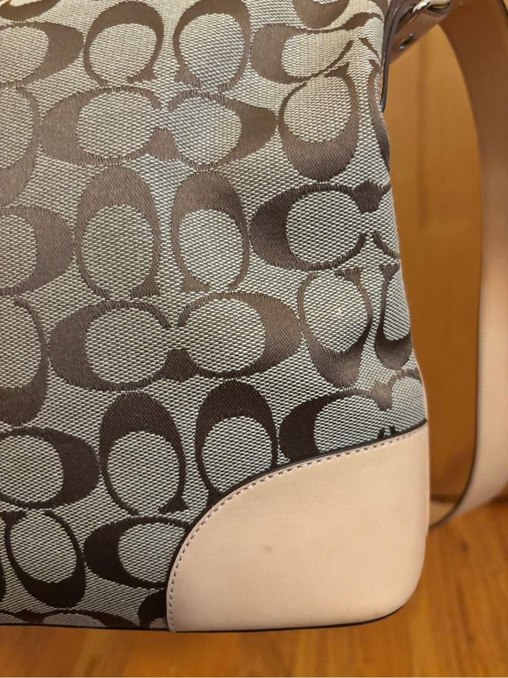 Coach Signature Canvas Hobo Bag in Khaki/Tan EUC - Picture 7 of 16